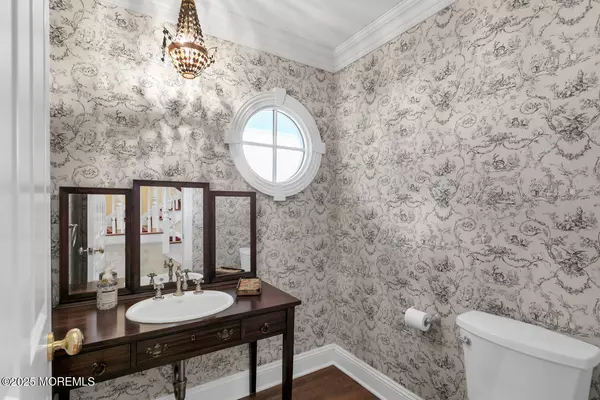 Rumson, NJ 07760,19 Bellevue Avenue