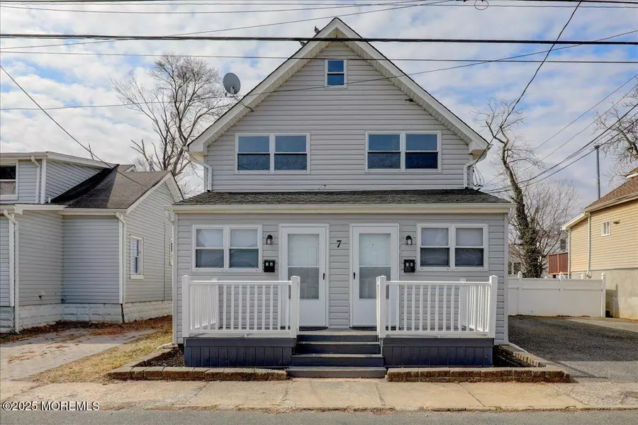 7 Braden Place, Keansburg, NJ 07734