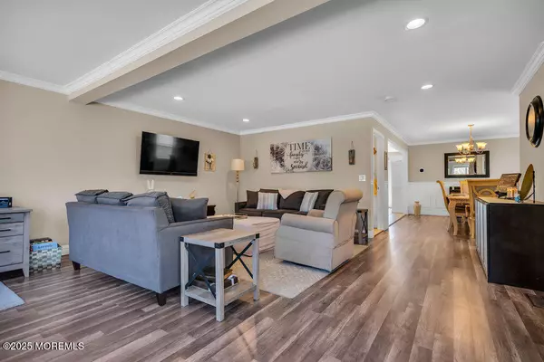 Keyport, NJ 07735,108 Maple Place