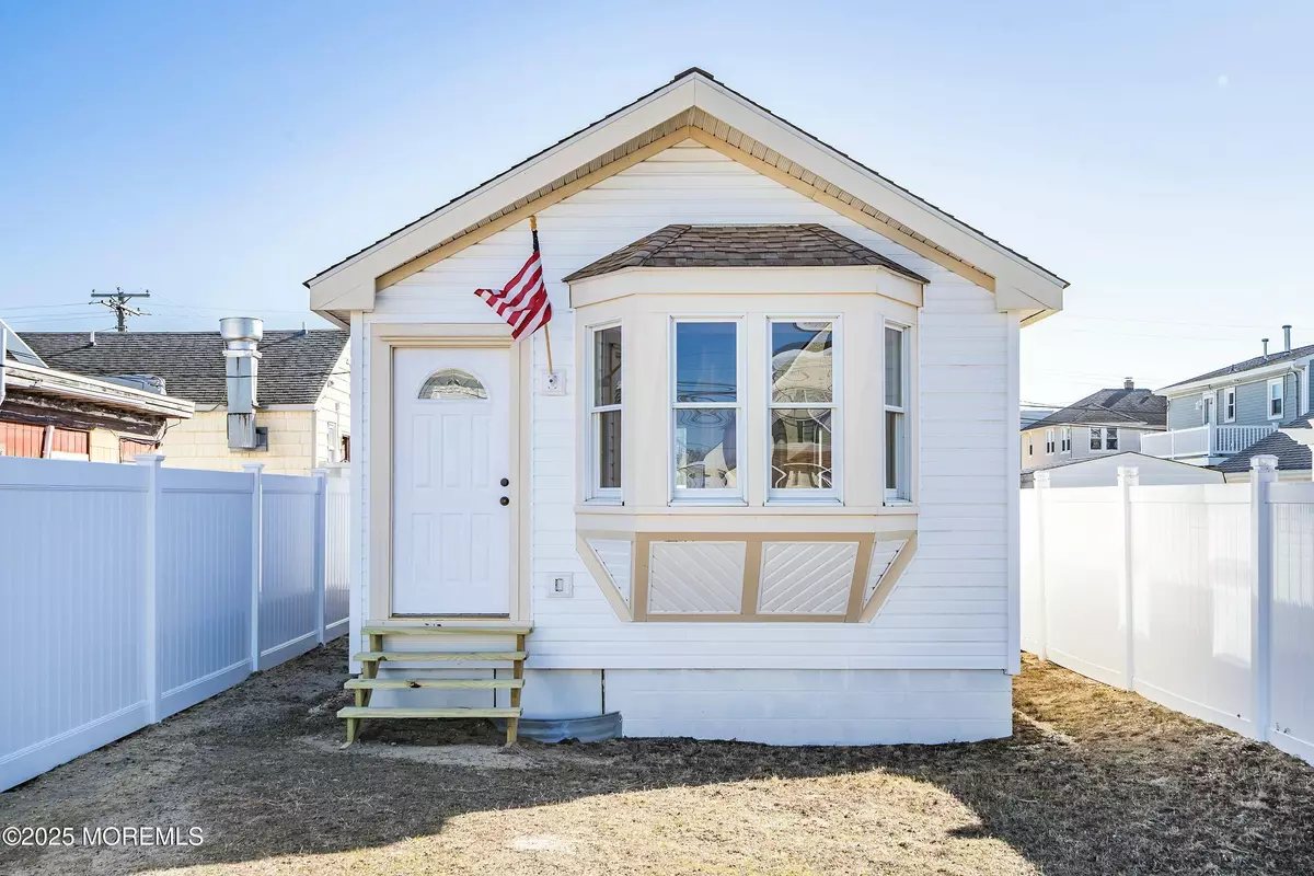 Seaside Park, NJ 08752,105 O Street