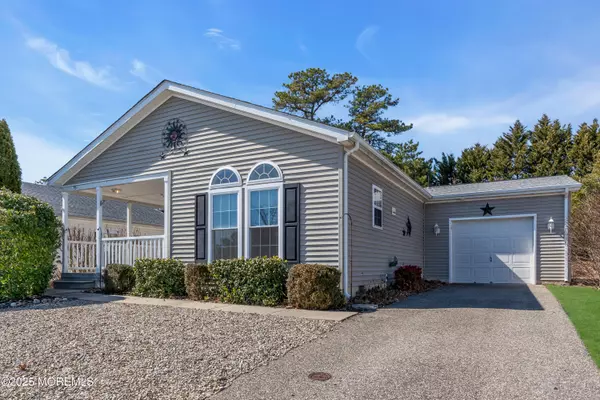 95 Oak Ridge Lane, Manahawkin, NJ 08050