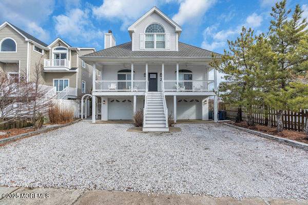 2 Captains Court, Manasquan, NJ 08736