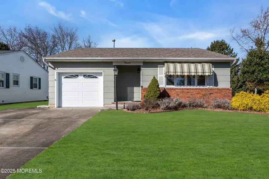 18 Ely Court, Toms River, NJ 08757