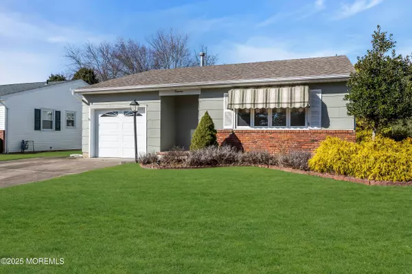 Toms River, NJ 08757,18 Ely Court