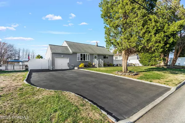 Hazlet, NJ 07730,3 Rosemary Drive