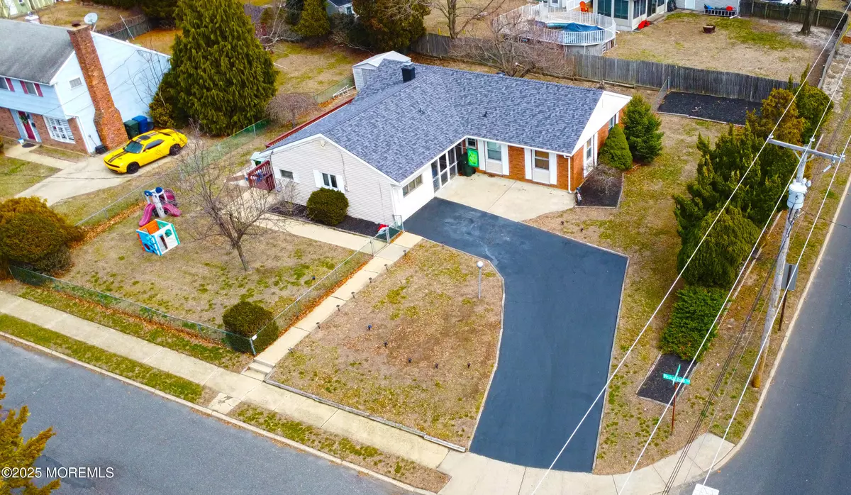 Oakhurst, NJ 07755,1 Peach Tree Road