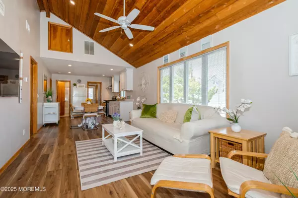 Lavallette, NJ 08735,3167 Route 35 #B