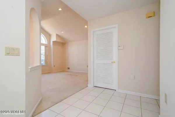 Jackson, NJ 08527,19 Grosunor Court