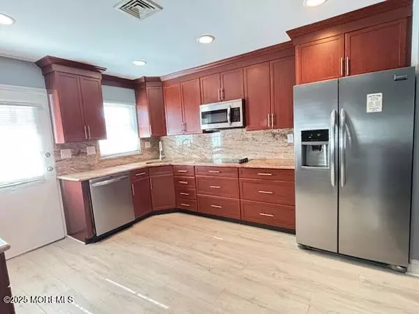 Lakewood, NJ 08701,691 Plymouth Drive #B