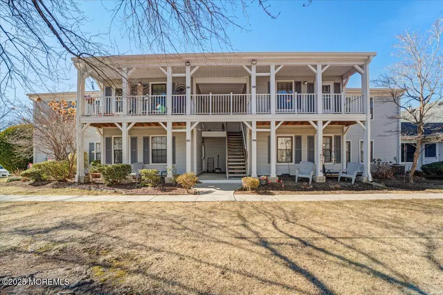 308 Wycoff Way W, East Brunswick, NJ 08816