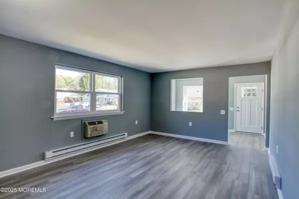 Whiting, NJ 08759,7 Independence Parkway #B