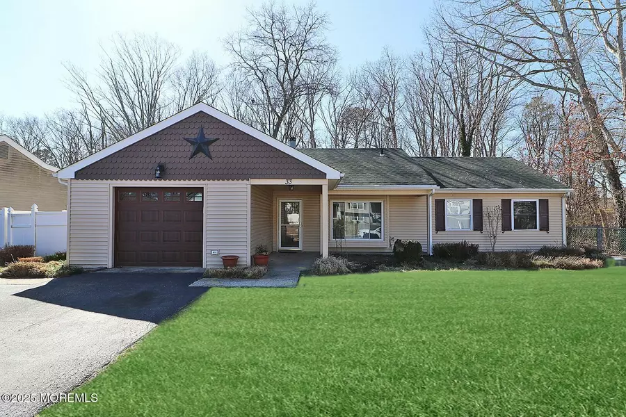 33 Ravenwood Boulevard, Barnegat, NJ 08005