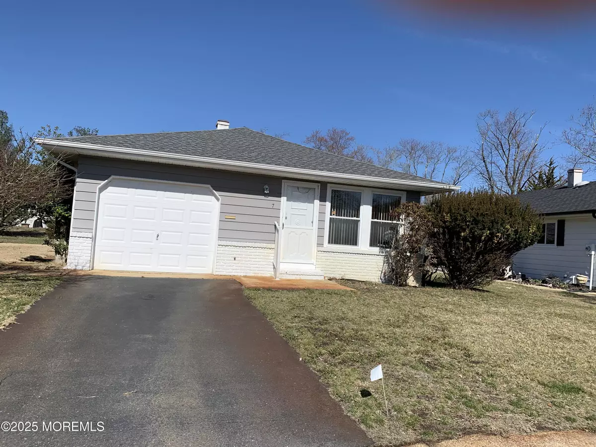 Toms River, NJ 08757,7 Bonasse Street