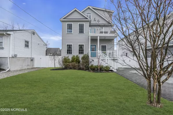 Manasquan, NJ 08736,124 Morris Avenue