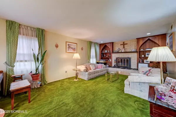 Aberdeen, NJ 07747,515 Line Road