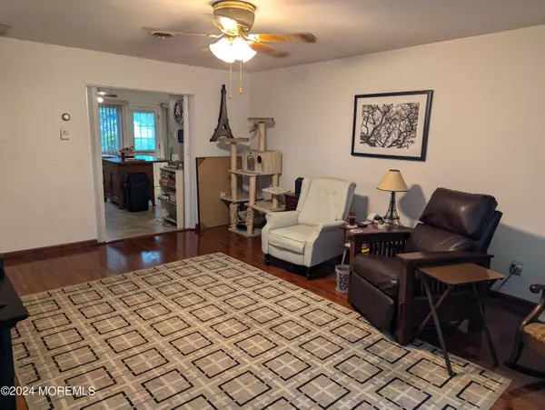 Whiting, NJ 08759,10 Idaho Drive