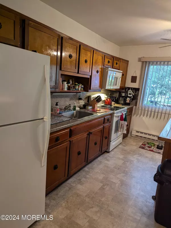 Whiting, NJ 08759,10 Idaho Drive