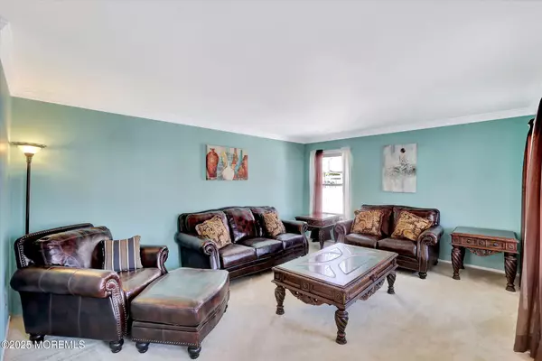 Howell, NJ 07731,27 Spruce Hollow Drive