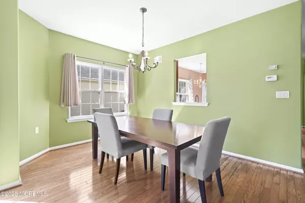 Manalapan, NJ 07726,27 Gainsborough Court