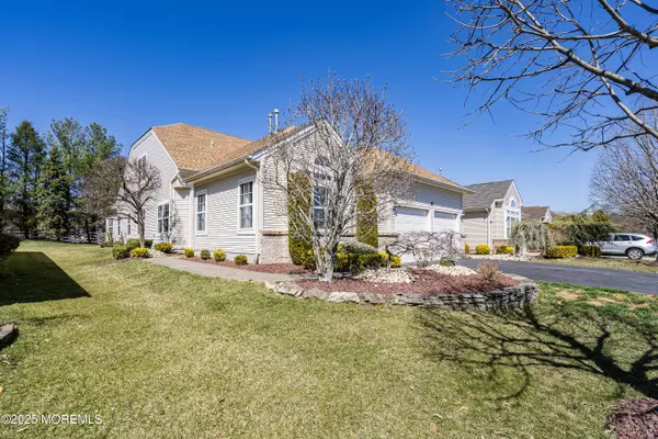 Manalapan, NJ 07726,27 Gainsborough Court