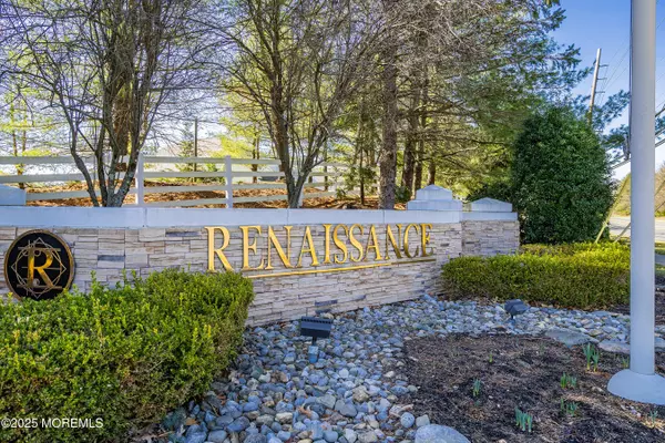 27 Gainsborough Court, Manalapan, NJ 07726