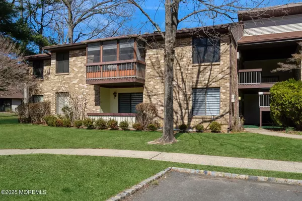 156 Cross Slope Court #F, Manalapan, NJ 07726