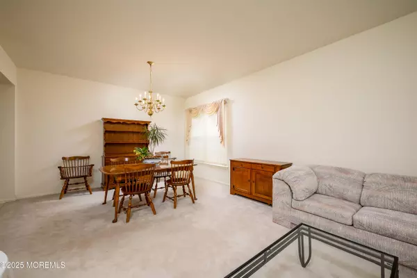 Lakewood, NJ 08701,15 April Springs Court