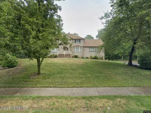 2 Donna Court,  Manalapan,  NJ 07726