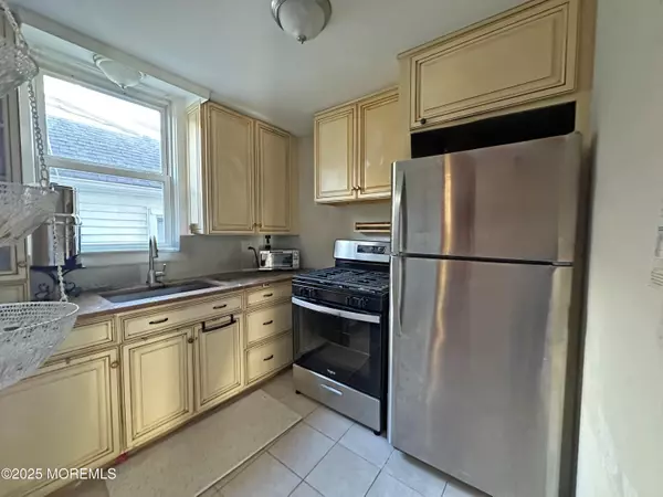 Long Branch, NJ 07740,8 W End Court