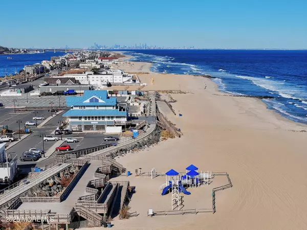 Sea Bright, NJ 07760,4 Center Street ##1