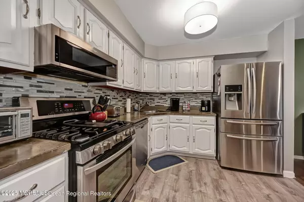 Aberdeen, NJ 07747,8 Amherst Court