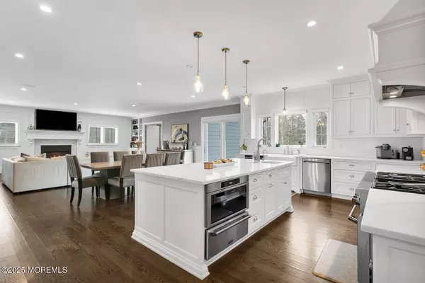 Rumson, NJ 07760,6 Pond Road