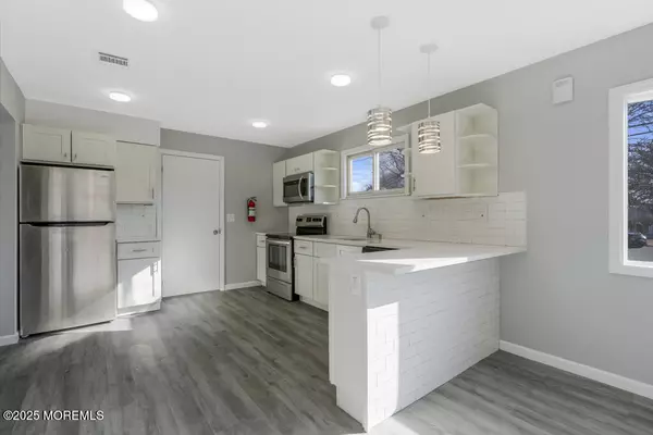 Sayreville, NJ 08859,25 Pinetree Drive