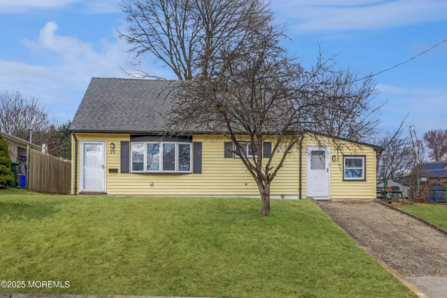 25 Pinetree Drive, Sayreville, NJ 08859