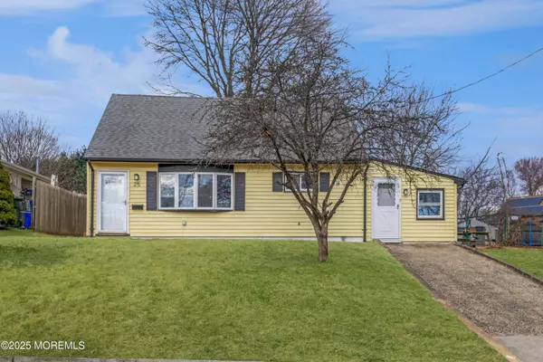 25 Pinetree Drive, Sayreville, NJ 08859
