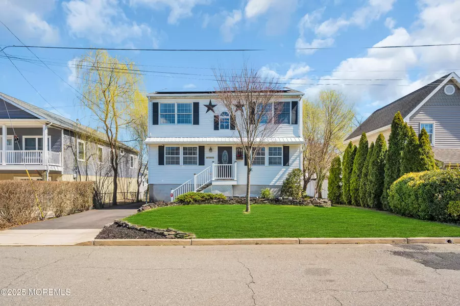 136 Oak Avenue, Island Heights, NJ 08732