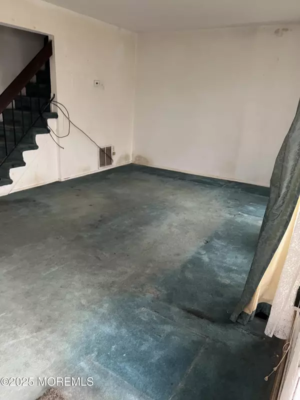 Lakewood, NJ 08701,214 Williamsburg Lane