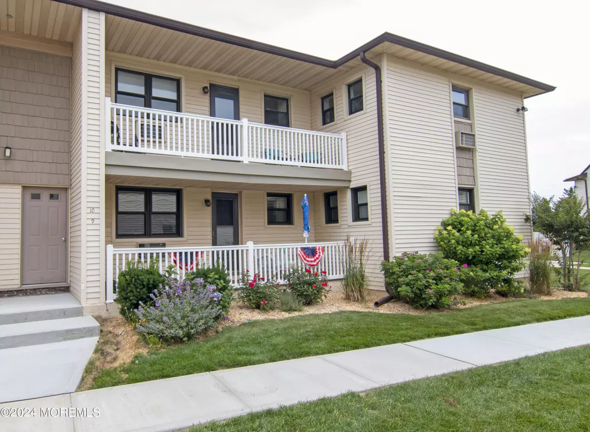 Monmouth Beach, NJ 07750,10 Wharfside Drive