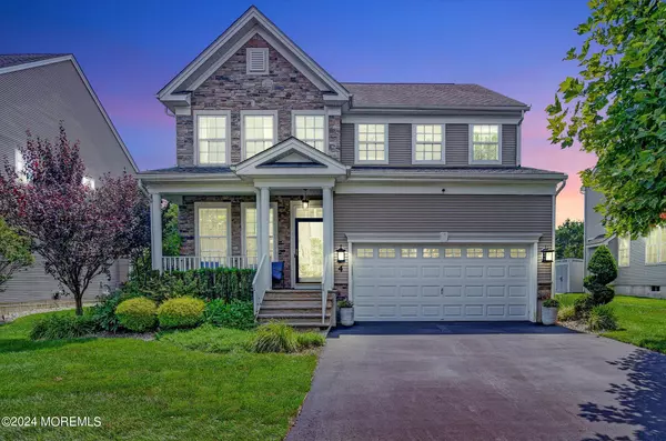 4 Mulberry Drive, Manalapan, NJ 07726