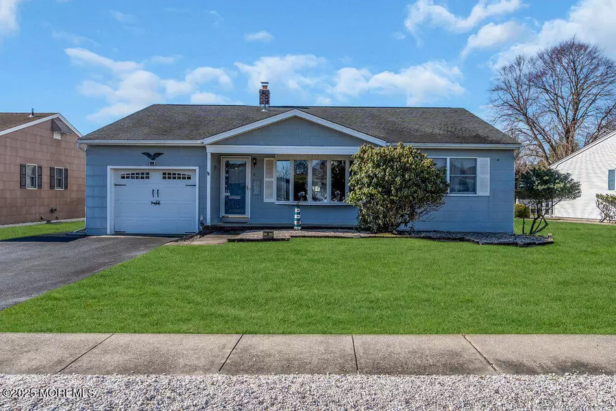 4 Auburn Road, Toms River, NJ 08757