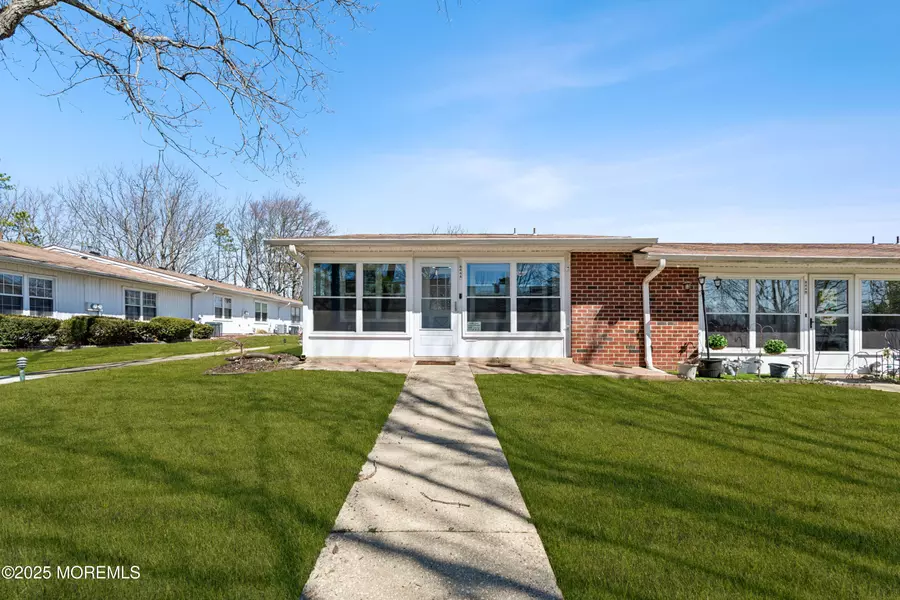 844 Inverness Court, Lakewood, NJ 08701