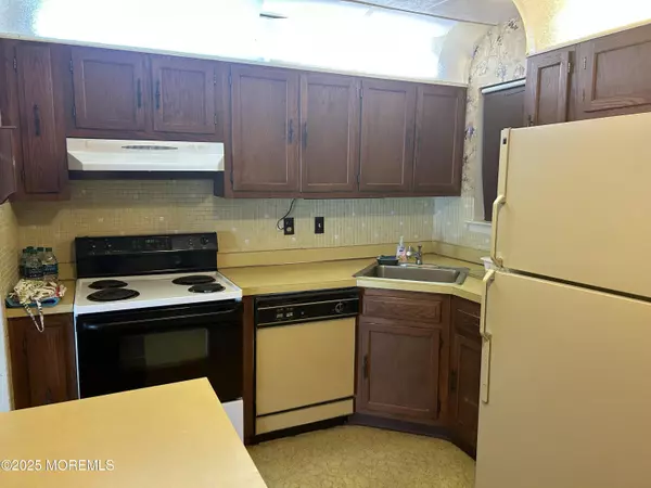 Red Bank, NJ 07701,32 Claremont Court