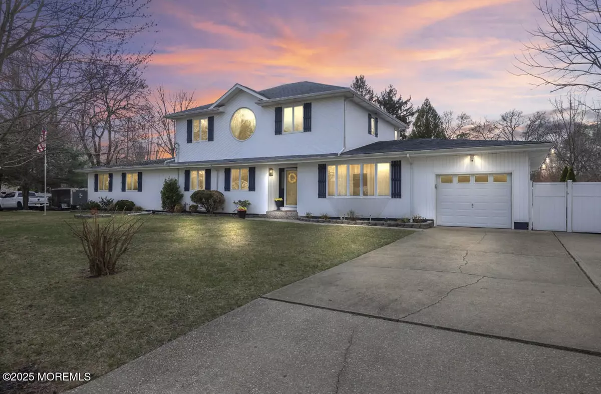 Jackson, NJ 08527,16 Locust Avenue