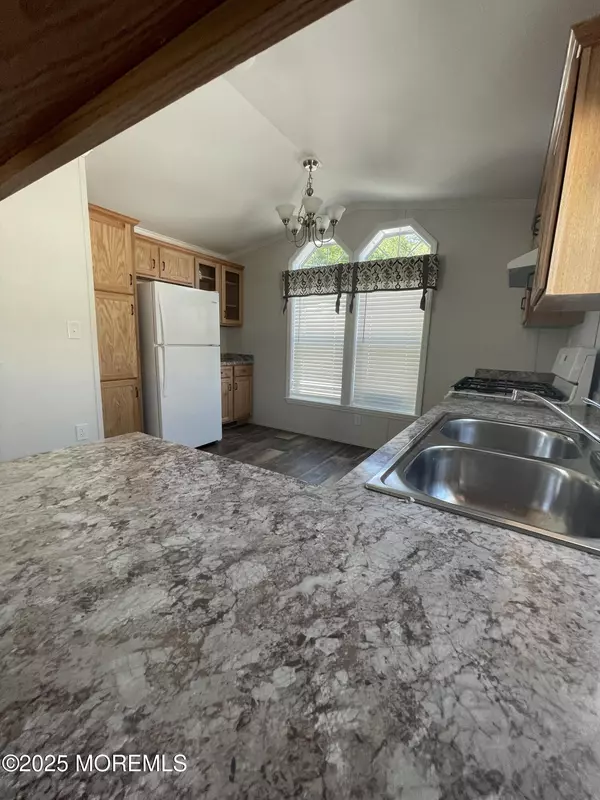 Hazlet, NJ 07730,14 Pine Creek Village