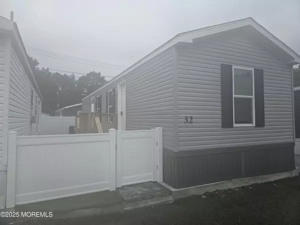 Hazlet, NJ 07730,32 Pine Creek Village