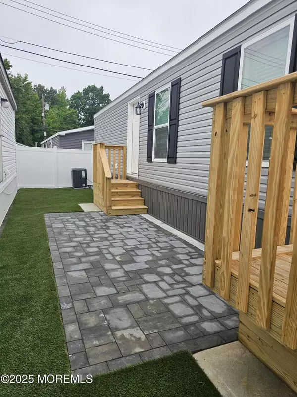 Hazlet, NJ 07730,32 Pine Creek Village