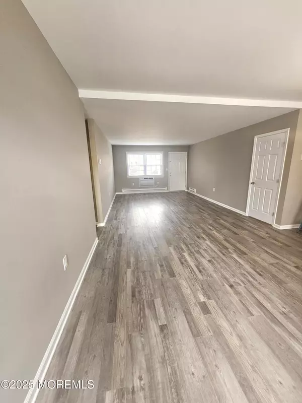 Eatontown, NJ 07724,77 White Street #C