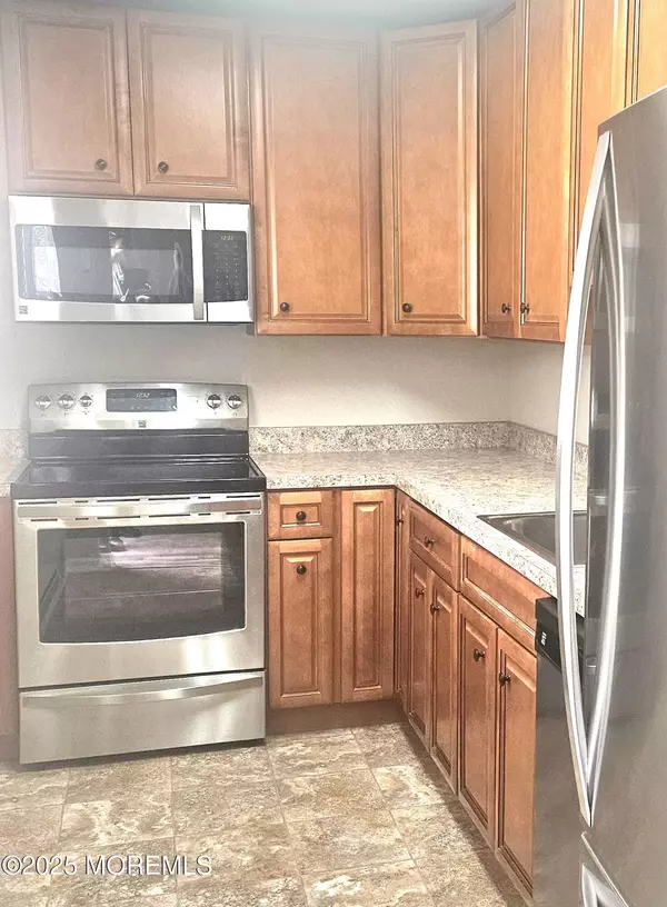 Eatontown, NJ 07724,77 White Street #C