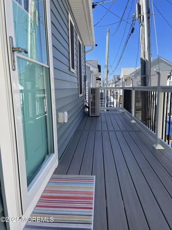 Lavallette, NJ 08735,102 W Tide Way