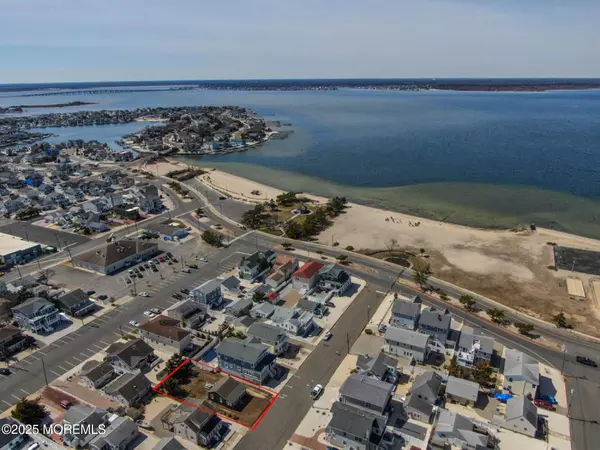 Lavallette, NJ 08735,118 Camden Avenue